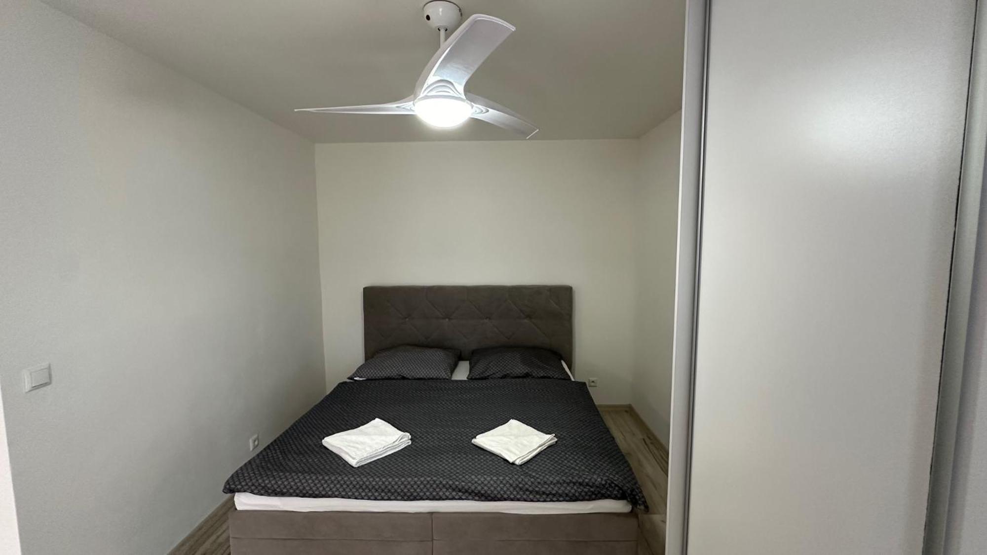 2 Room Apartment With Balcony Liptovský Mikuláš 外观 照片