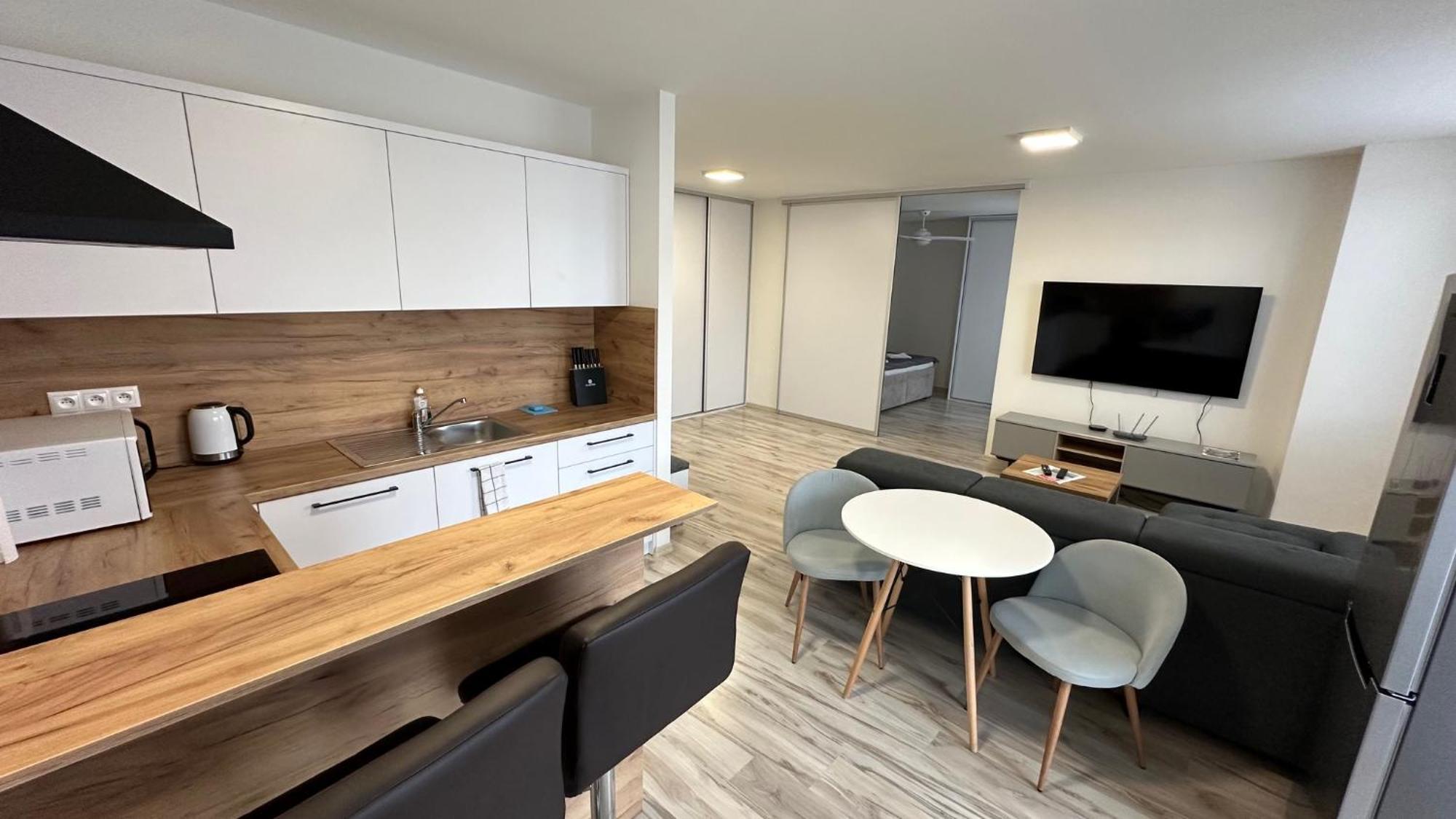 2 Room Apartment With Balcony Liptovský Mikuláš 外观 照片